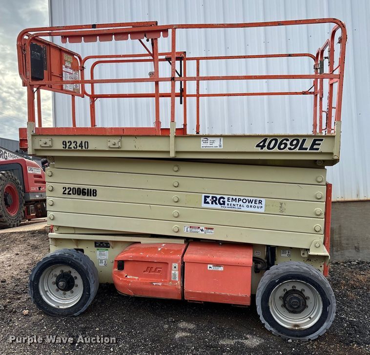 image for item EF0995 2004 JLG 4069LE scissor lift