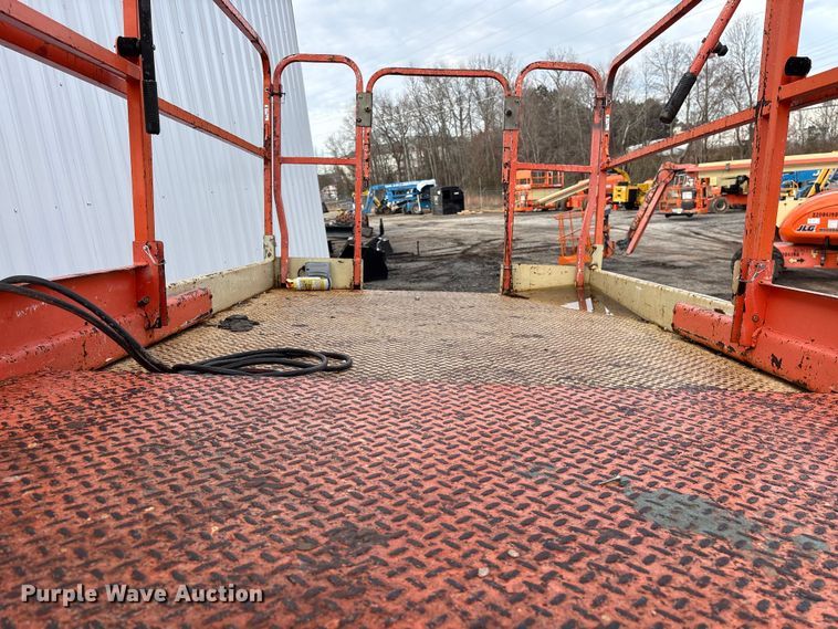 image for item EF0995 2004 JLG 4069LE scissor lift
