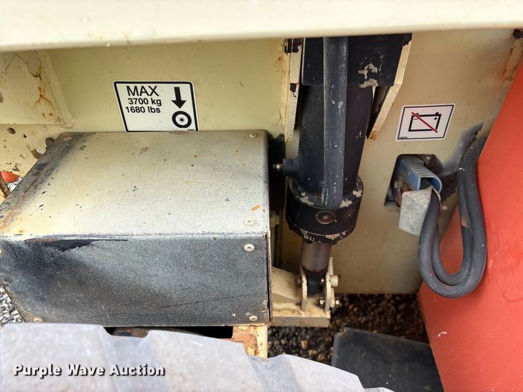 image for item EF0995 2004 JLG 4069LE scissor lift