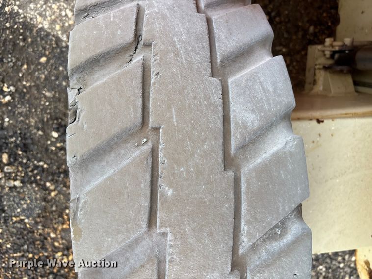 image for item EF0995 2004 JLG 4069LE scissor lift