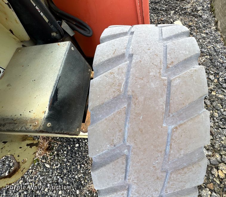 image for item EF0995 2004 JLG 4069LE scissor lift