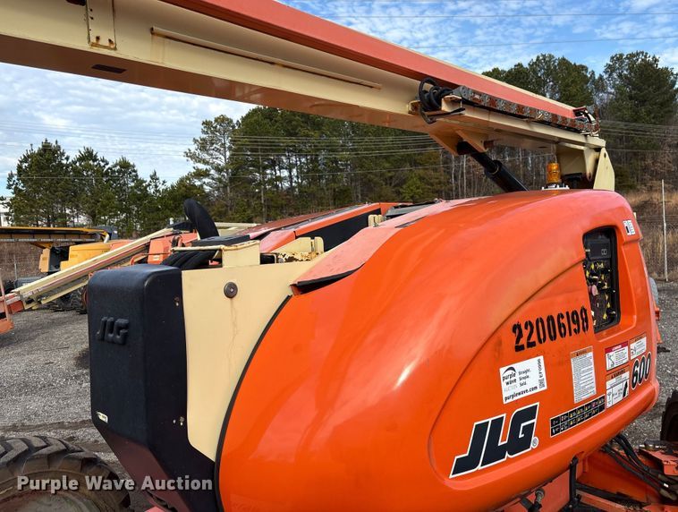 image for item EF0996 2007 JLG 600 boom lift