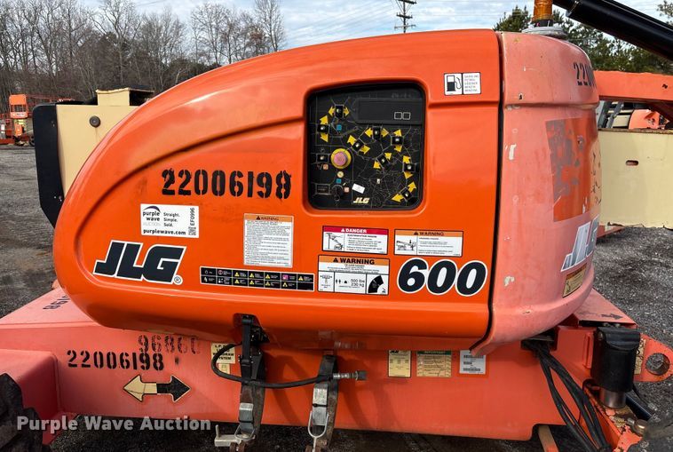 image for item EF0996 2007 JLG 600 boom lift