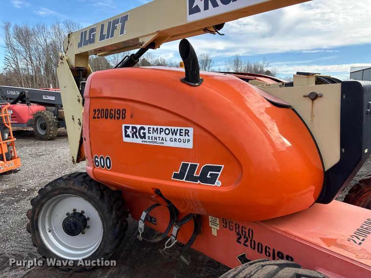 image for item EF0996 2007 JLG 600 boom lift