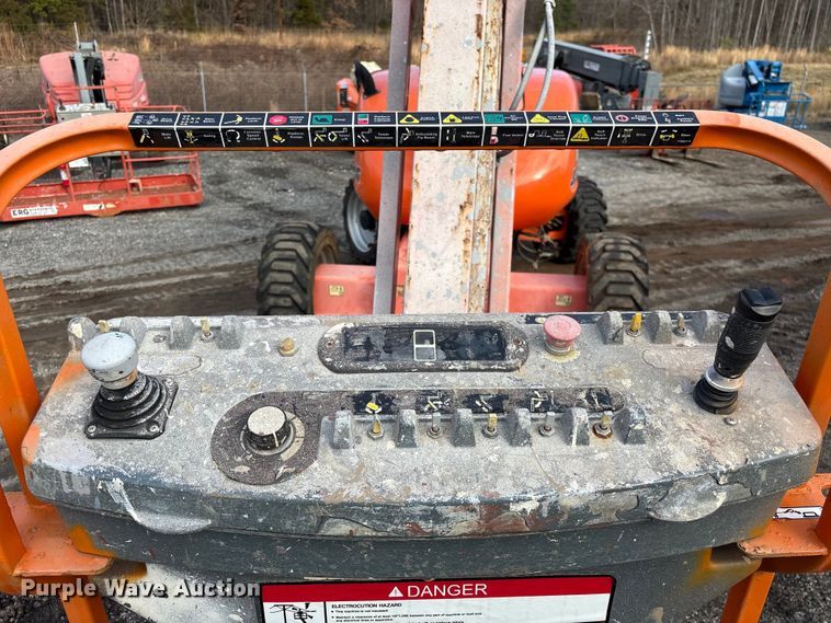 image for item EF0996 2007 JLG 600 boom lift