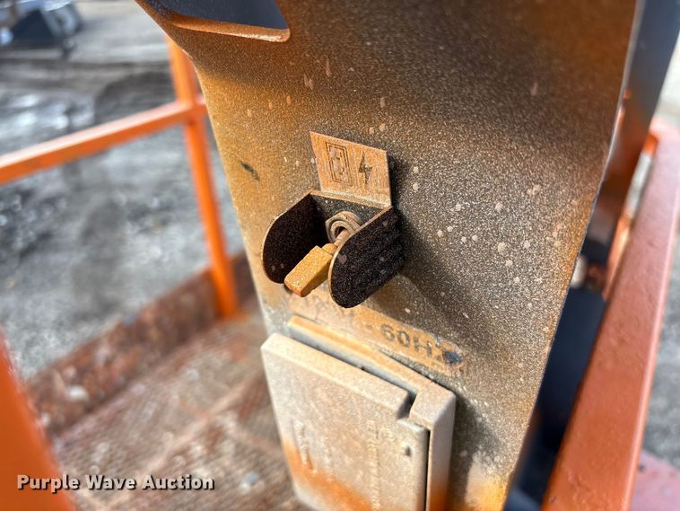 image for item EF0996 2007 JLG 600 boom lift