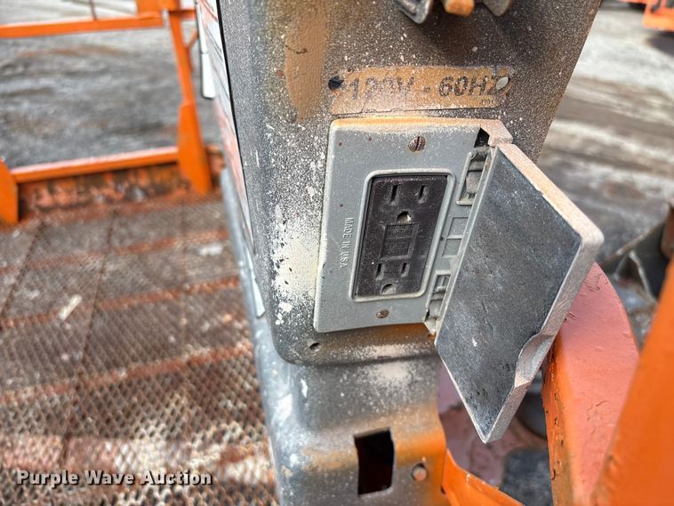 image for item EF0996 2007 JLG 600 boom lift