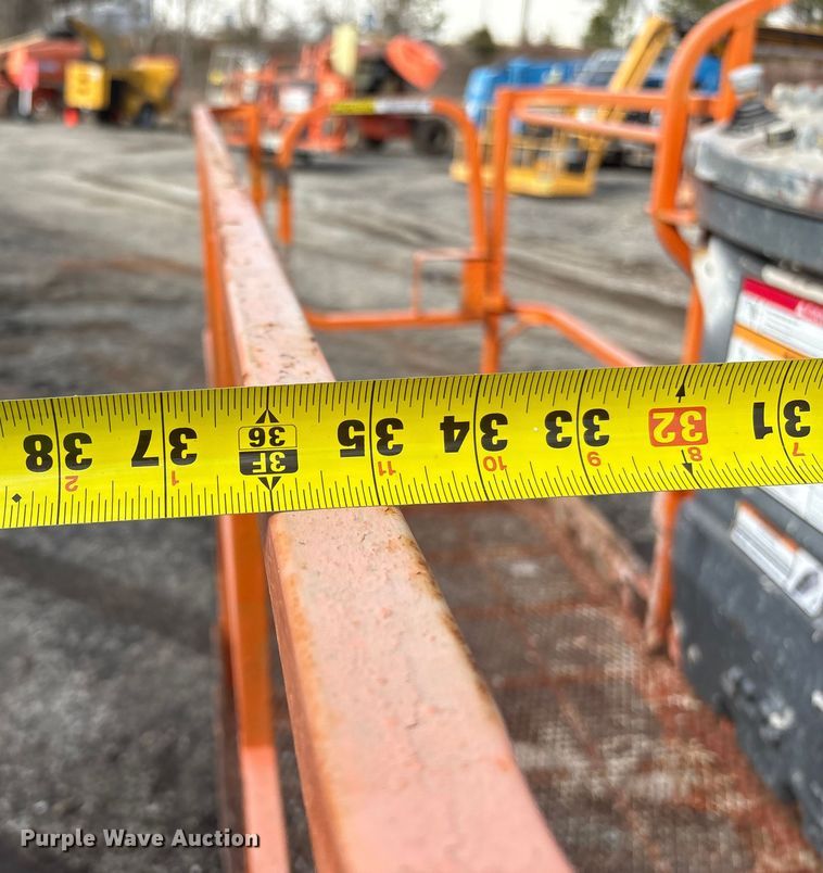 image for item EF0996 2007 JLG 600 boom lift