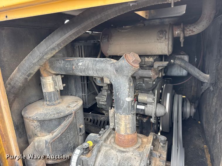 image for item EF2395 Vermeer V800LE vacuum trailer