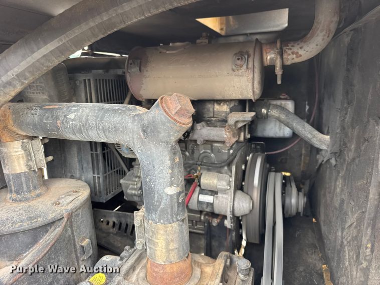 image for item EF2395 Vermeer V800LE vacuum trailer