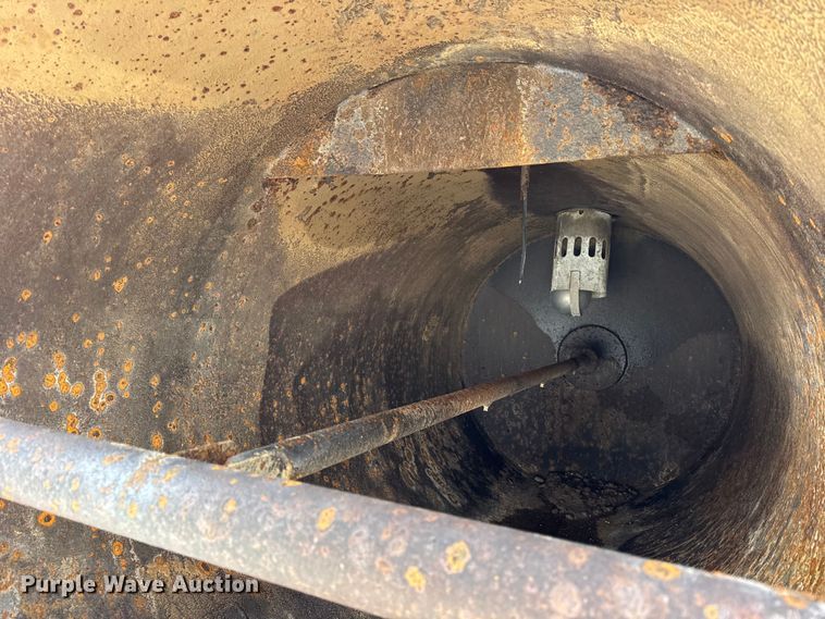 image for item EF2395 Vermeer V800LE vacuum trailer