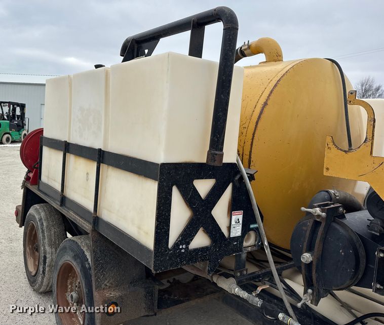 image for item EF2395 Vermeer V800LE vacuum trailer