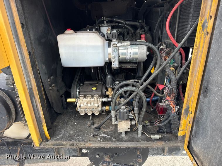 image for item EF2395 Vermeer V800LE vacuum trailer