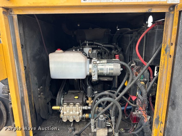 image for item EF2395 Vermeer V800LE vacuum trailer