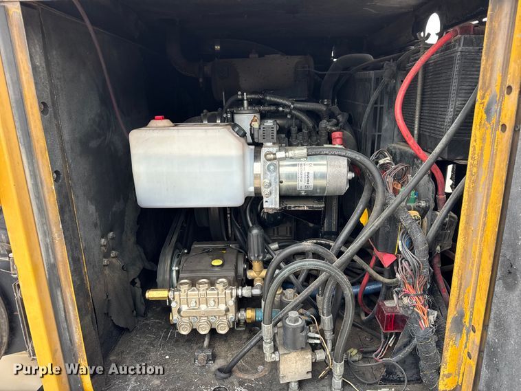 image for item EF2395 Vermeer V800LE vacuum trailer