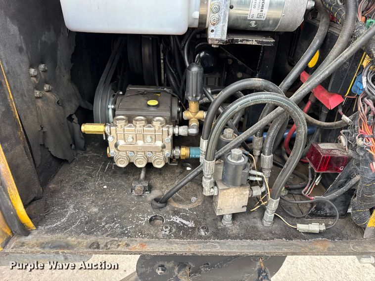 image for item EF2395 Vermeer V800LE vacuum trailer