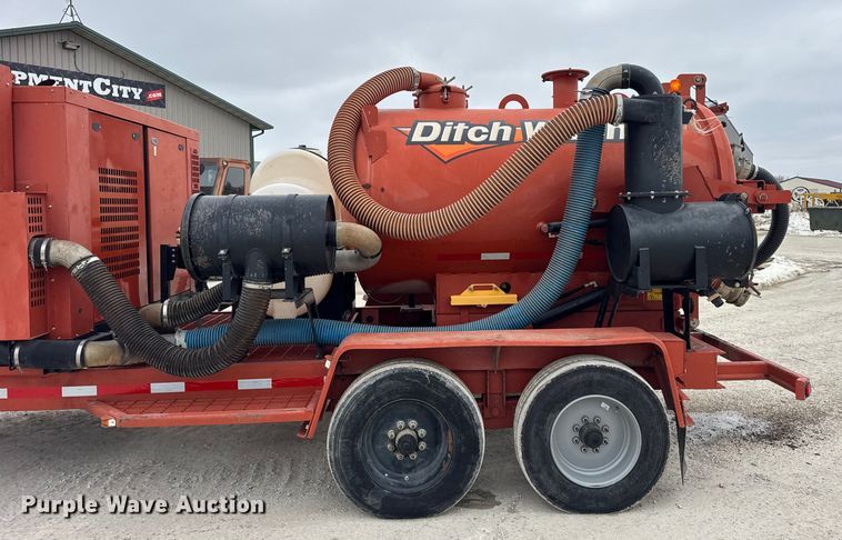 image for item EF2396 2016 Ditch Witch FX65 vacuum trailer