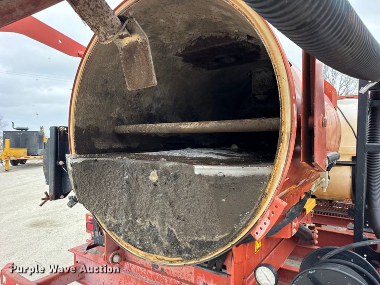 image for item EF2396 2016 Ditch Witch FX65 vacuum trailer