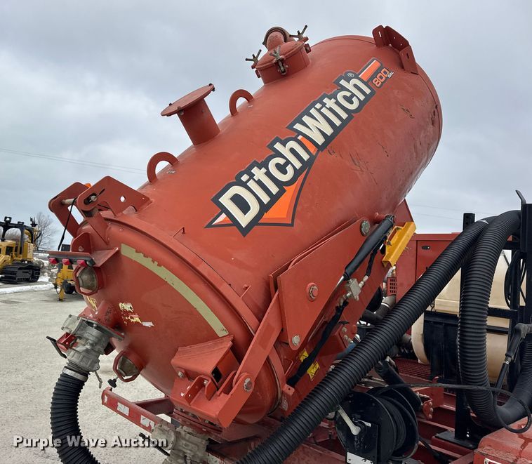 image for item EF2396 2016 Ditch Witch FX65 vacuum trailer