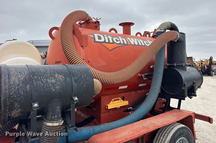 image for item EF2396 2016 Ditch Witch FX65 vacuum trailer