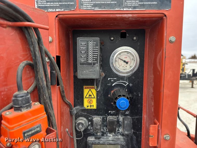 image for item EF2396 2016 Ditch Witch FX65 vacuum trailer