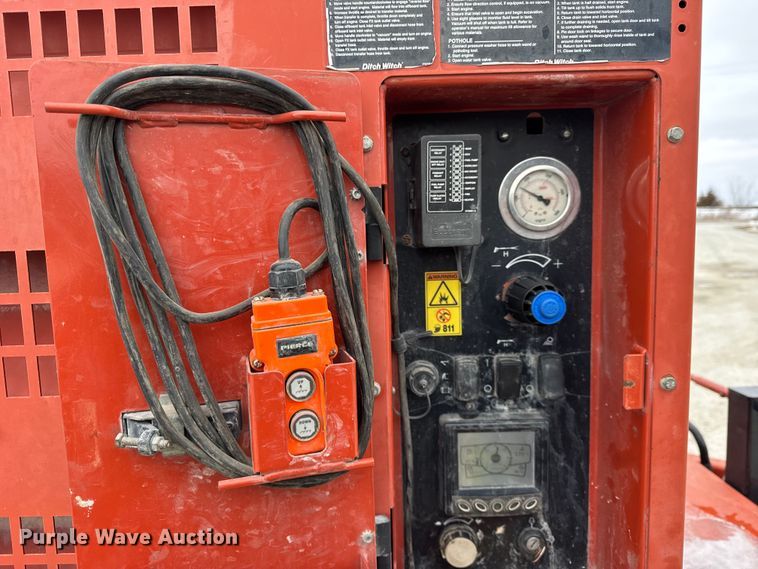 image for item EF2396 2016 Ditch Witch FX65 vacuum trailer