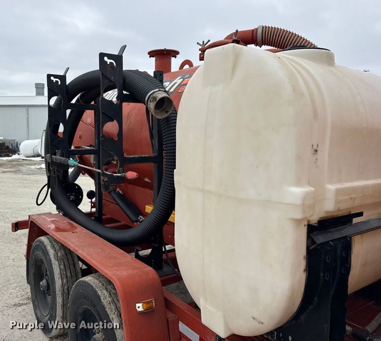 image for item EF2396 2016 Ditch Witch FX65 vacuum trailer
