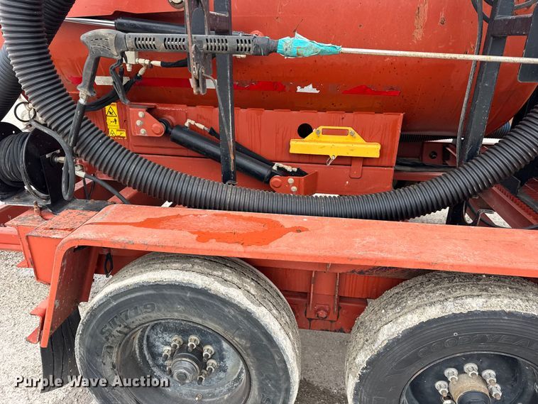 image for item EF2396 2016 Ditch Witch FX65 vacuum trailer