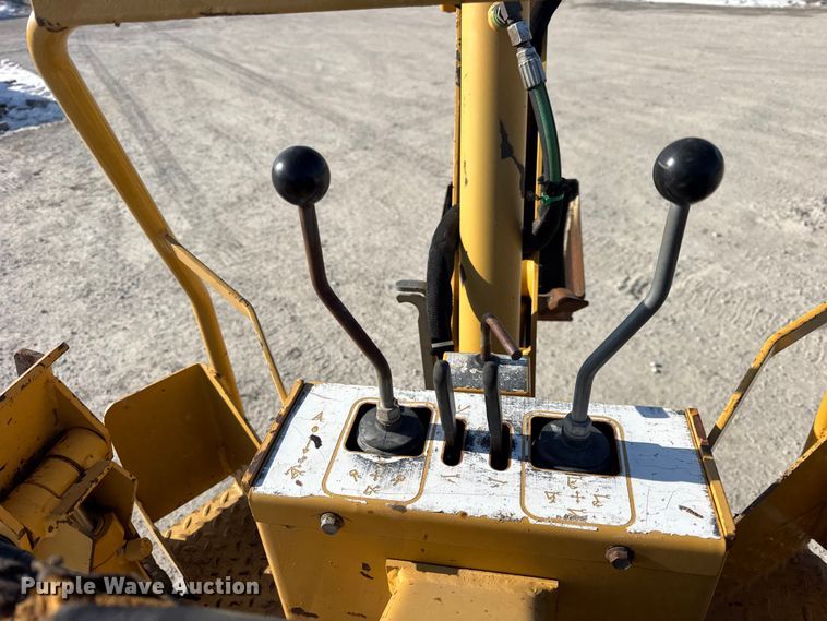 image for item EF2399 2003 Vermeer LM42 cable plow