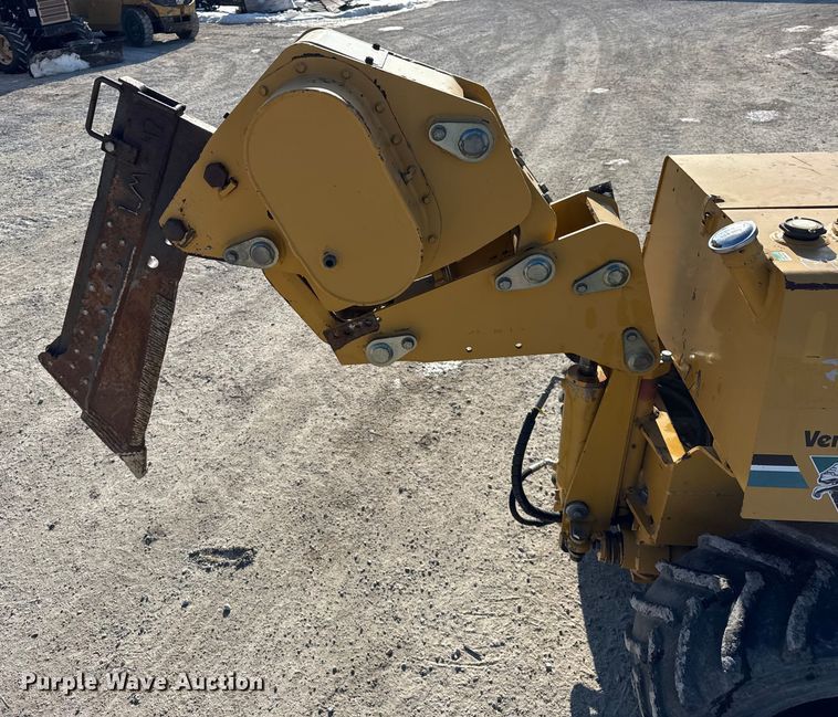 image for item EF2399 2003 Vermeer LM42 cable plow