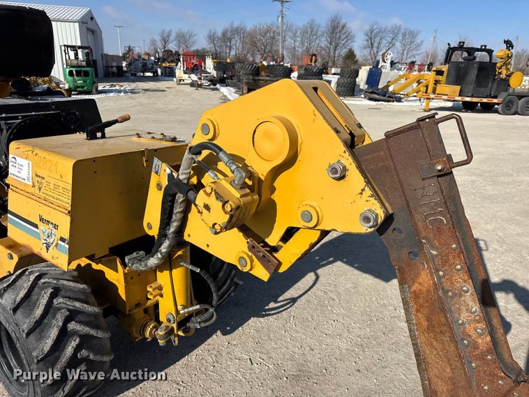 image for item EF2399 2003 Vermeer LM42 cable plow