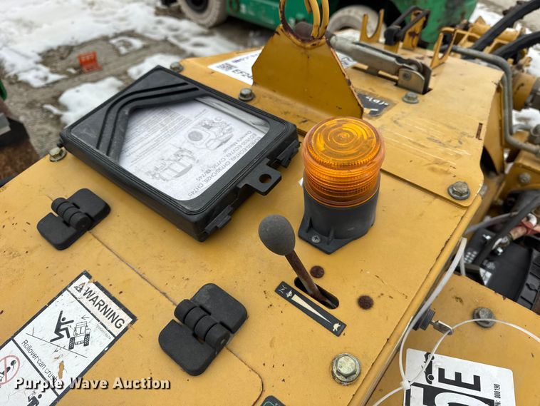 image for item EF2406 2018 Vermeer SPX25 vibratory cable plow