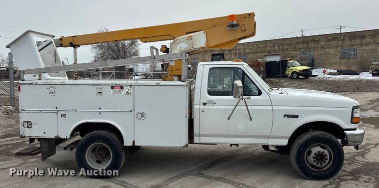 image for item EF2411 1997 Ford F450 Super Duty bucket truck
