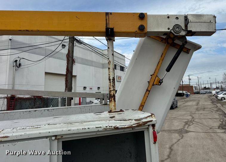 image for item EF2411 1997 Ford F450 Super Duty bucket truck