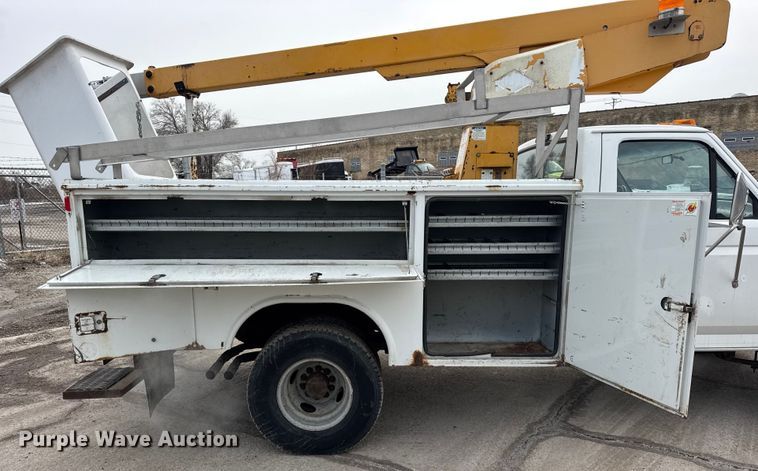 image for item EF2411 1997 Ford F450 Super Duty bucket truck