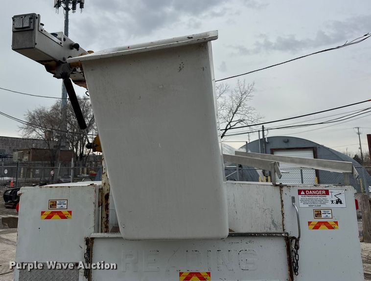 image for item EF2411 1997 Ford F450 Super Duty bucket truck