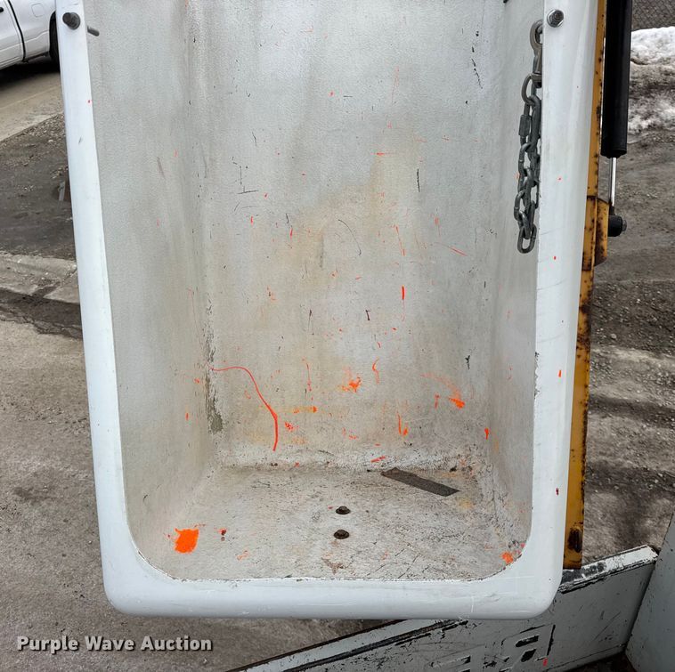 image for item EF2411 1997 Ford F450 Super Duty bucket truck