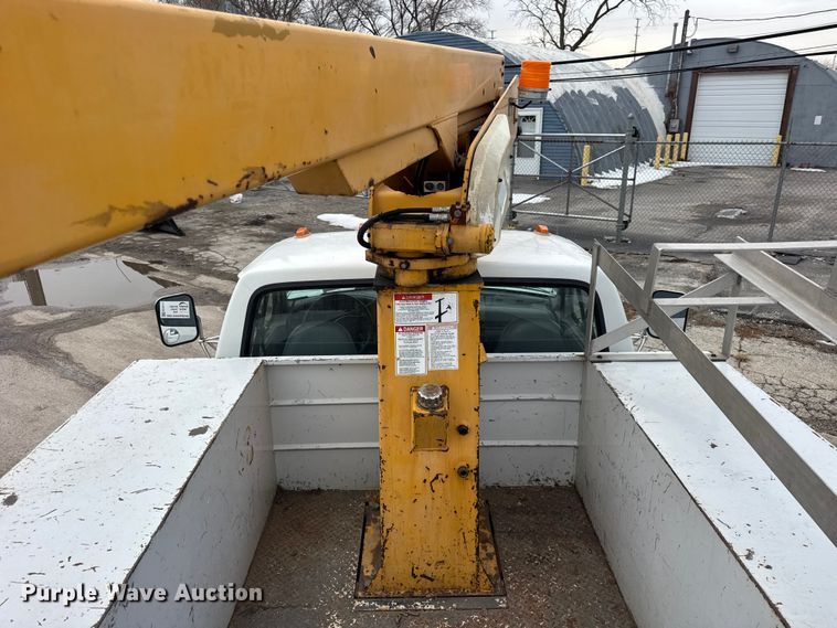 image for item EF2411 1997 Ford F450 Super Duty bucket truck