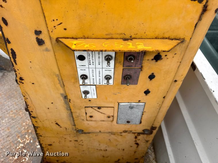 image for item EF2411 1997 Ford F450 Super Duty bucket truck