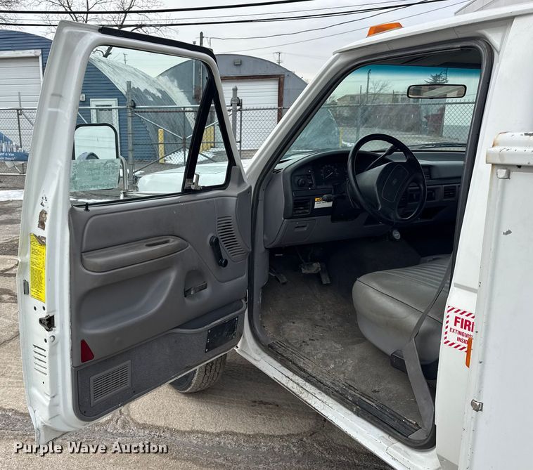 image for item EF2411 1997 Ford F450 Super Duty bucket truck