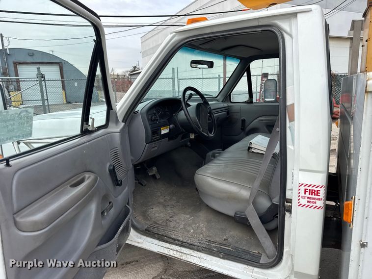 image for item EF2411 1997 Ford F450 Super Duty bucket truck