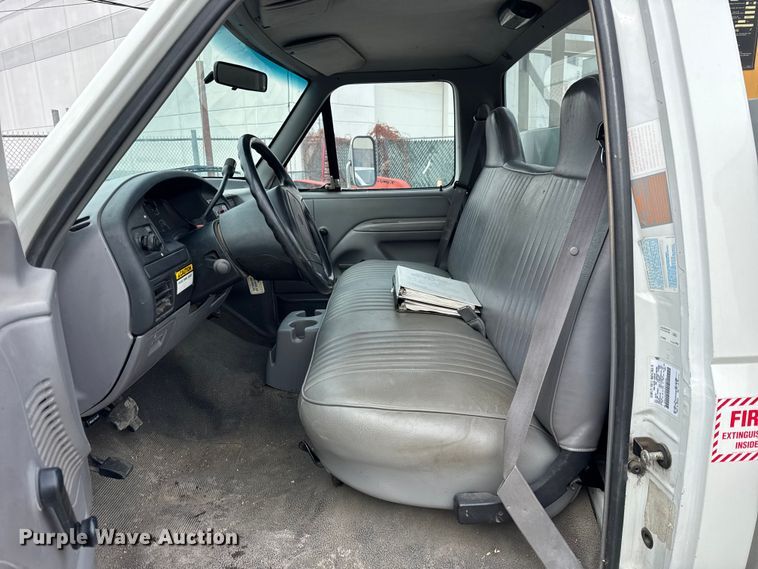 image for item EF2411 1997 Ford F450 Super Duty bucket truck