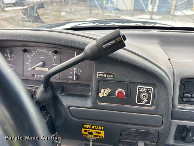 image for item EF2411 1997 Ford F450 Super Duty bucket truck