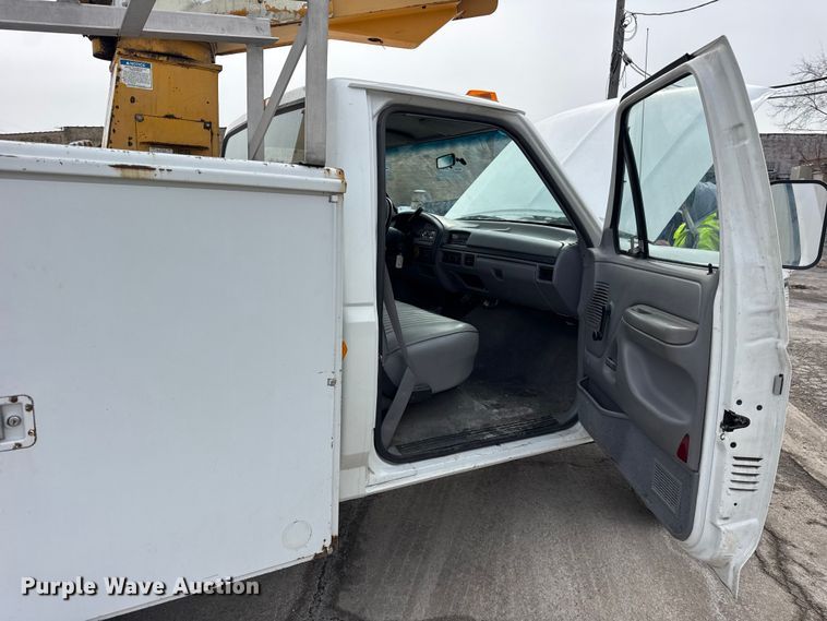 image for item EF2411 1997 Ford F450 Super Duty bucket truck