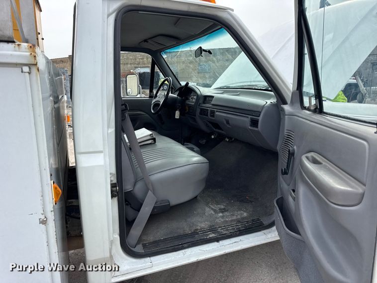 image for item EF2411 1997 Ford F450 Super Duty bucket truck