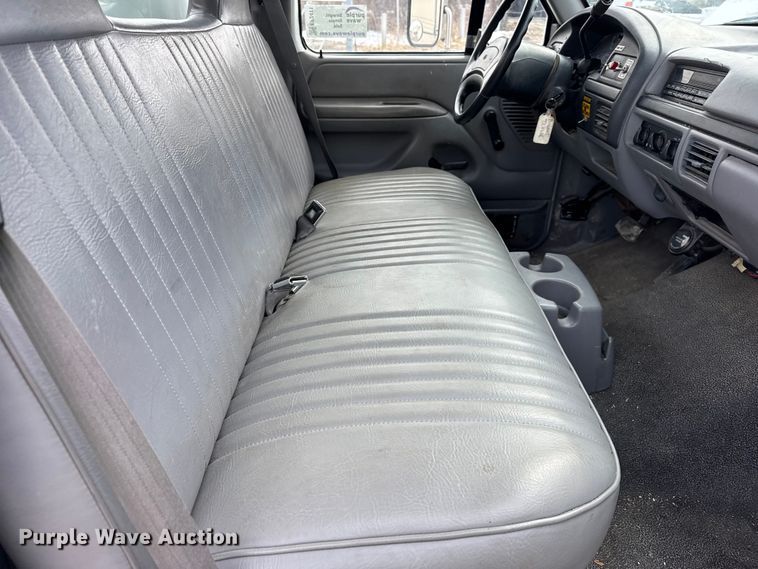 image for item EF2411 1997 Ford F450 Super Duty bucket truck