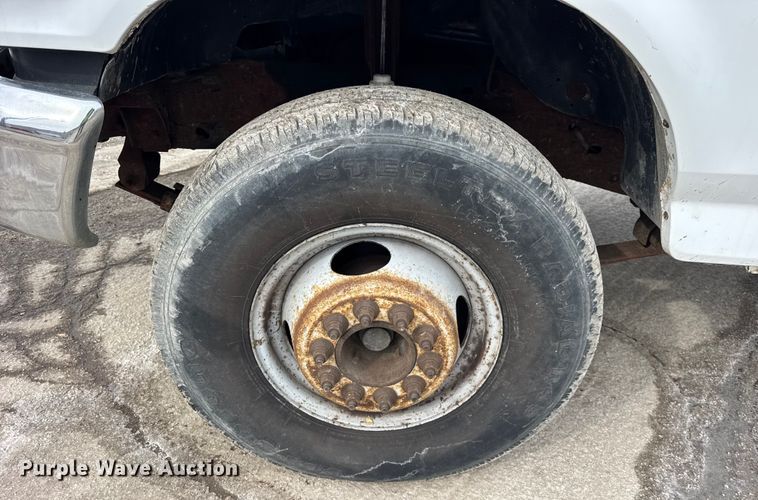 image for item EF2411 1997 Ford F450 Super Duty bucket truck