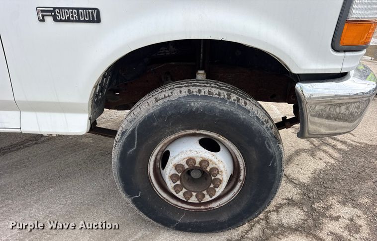 image for item EF2411 1997 Ford F450 Super Duty bucket truck