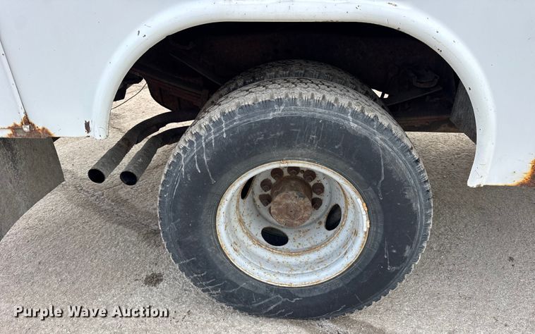image for item EF2411 1997 Ford F450 Super Duty bucket truck
