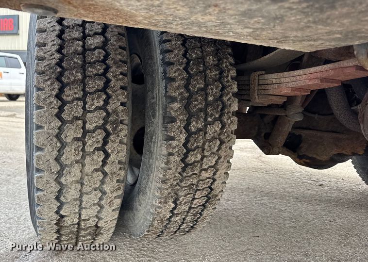 image for item EF2411 1997 Ford F450 Super Duty bucket truck